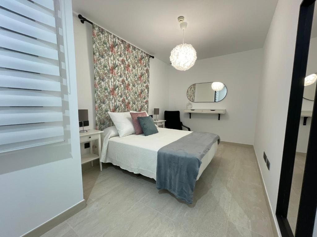 Lhome Cadiz Luaran gambar