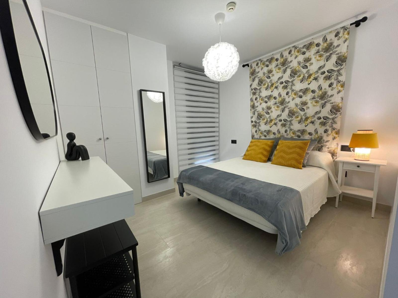 Lhome Cadiz Luaran gambar